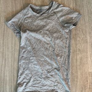 lululemon athletica Gray Short Sleeve Tee
